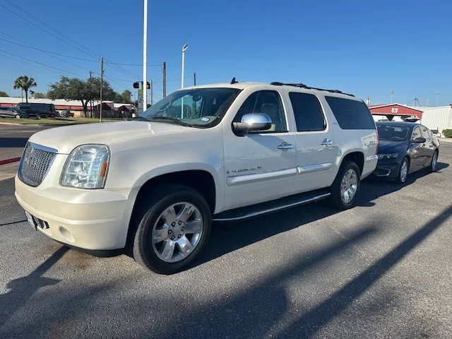 2008 GMC Yukon XL's photo